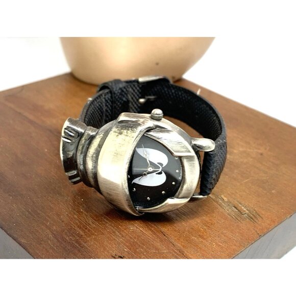 Armitron Women's Watch Marvin The Martian Vintage Quartz Leather Strap 30mm - Picture 7 of 13